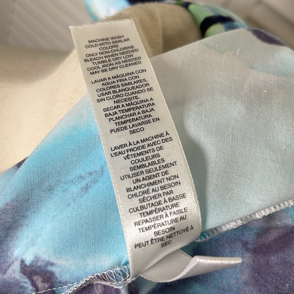 CHICO’S Painted Passion Sophia, Top Womens US
Size (S) (4) Button Up Roll Tab. - Picture 9 of 10